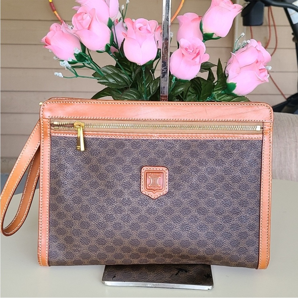 Brown and Tan Wristlet with Gold Accents🤎🤎🤎🤎🤍🤍🤍🧡🧡
